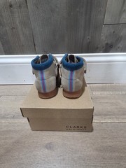 CLARKS New Wallabee Bootie US 7W Sand Comb LEATHER Toddler Shoes Suede