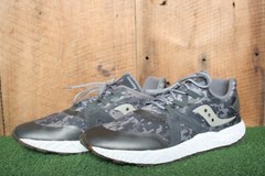 SAUCONY ‚S-Voxel 9000‘ Gray Digital Camouflage Sneakers Youth Sz. 7M
