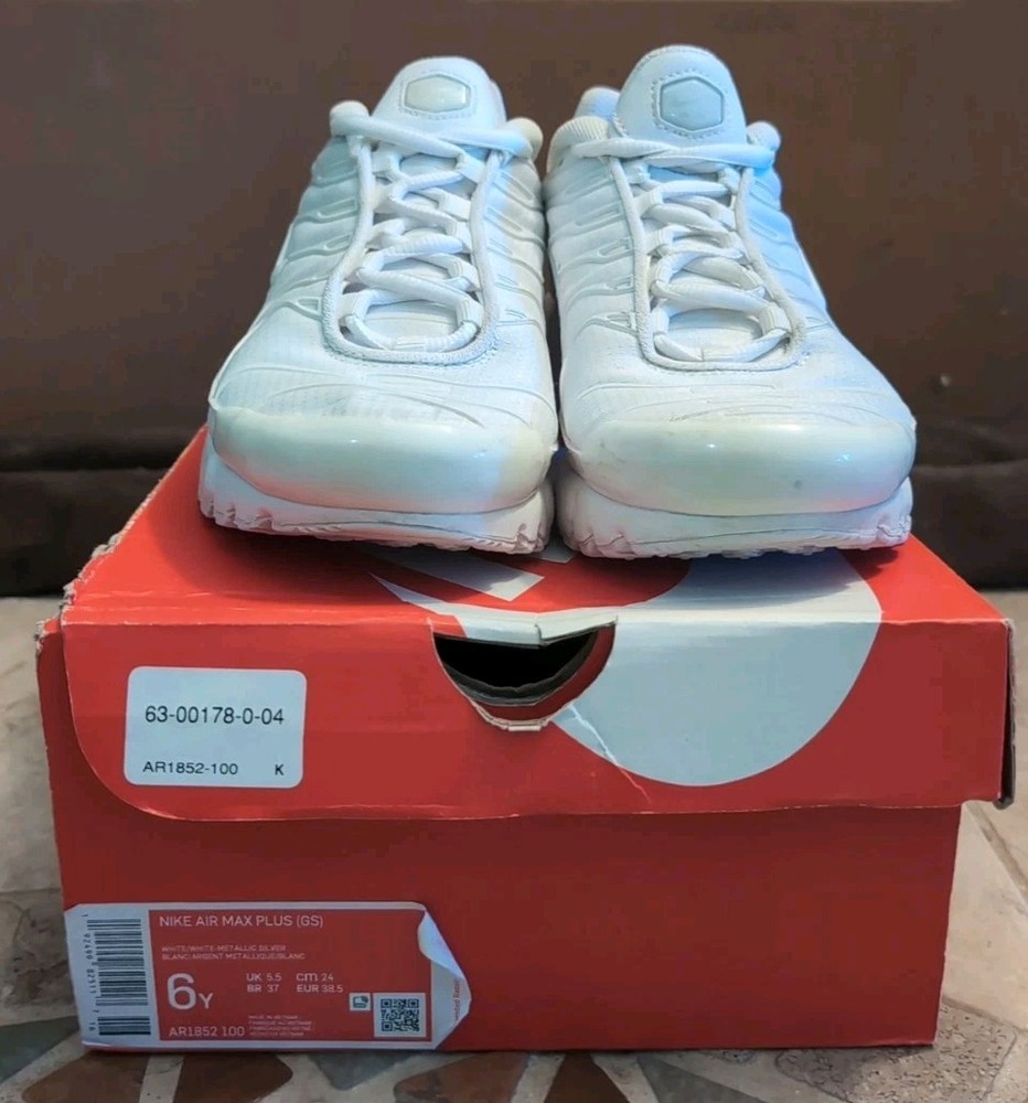 In Box-Nike: Air Max Plus (GS), Lace Up, White/White/Metallic Silver, Size 6Y