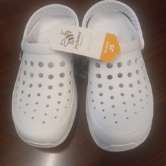 Joybees Kids Active Clogs White Size J5 NEW WITH TAGS.