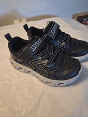 SKECHERS LIGHT UP Boys Shoes. Size 10
