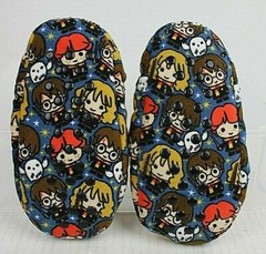 NEW Kids Harry Potter Fuzzy Babba Gripper Slipper Socks S/M Fits Sizes 8-13 NWOT
