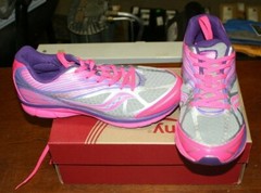 NIB SAUCONY KINVARA 4 80300-4 SIZE YOUTH 7 SILVER/PINK/PURPLE FREE SHIPPING