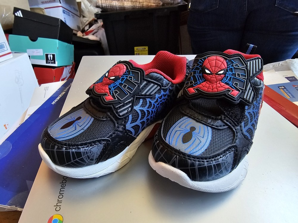 Marvel Spider-Man Light-Up Sneakers Black Red Hook & Loop Unisex Kids Low Top