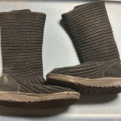 Black quilted uggs