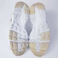 Nike Air Huarache Run Triple White Sneakers Size 5.5Y Youth / Womens 7 654275