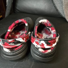 Crocs Baya Fleece Lined Clog Sandals Black w/Red, Black Camo Fuzzy J1