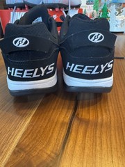Heely’s Voyager Trainers HE100713 Size 7 Wheels in the Heel Black White New