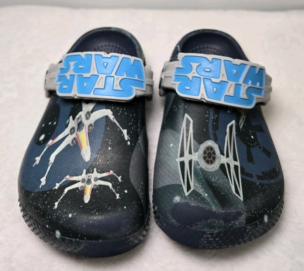Kids‘ Crocs Fun Lab Star Wars Dark Side Clogs featuring an X-Wing graphic
