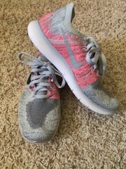 Youth NIKE Fly Knit Free Run Natural Gray/Pink, size US 4.5