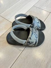 Reef Kids Gray Shark Print Hook-and-Loop Sandals GUC Size 8