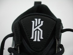 Boys sz 6Y 6 Nike Kyrie Flytrap 6 GS Black White DQ8094-009 Mid Shoes Sneakers