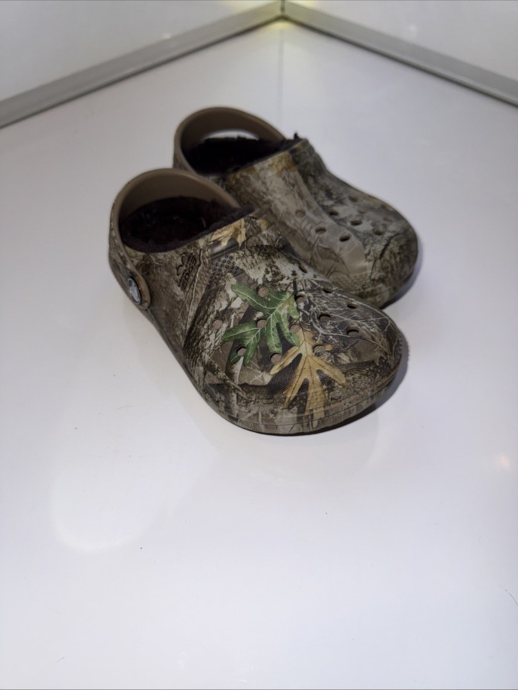 Crocs Dual Comfort Real Tree Edge Camo Slip On Faux Fur Lined Clogs Kids Sz C10