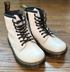 Dr Martens Zavala T Lamper Combat Boot White 10 Toddler Eight Eye Punk No Doubt