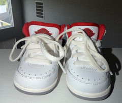 Jordan Unisex Kids Toddler 2C Low Top Leather Lace-Up Sneakers White/Red/Green 2