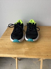 UNDER ARMOUR SURGE YOUTH SIZE 5Y