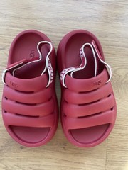 UGG Kids‘ Red Clog Sandals Adjustable Strap Slides Toddler Size 8