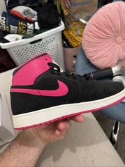 (8Y) Jordan 1 Retro High Black Vivid Pink (GS)