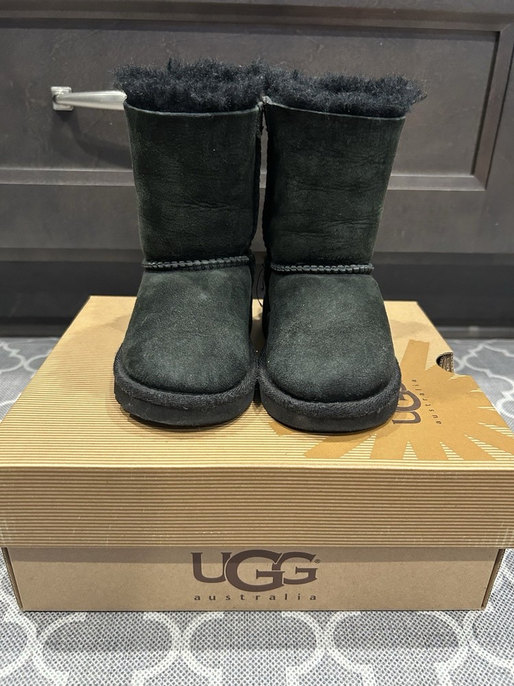 UGG Bailey Bow Kids Boots Black Suede Sheepskin Lined US 6