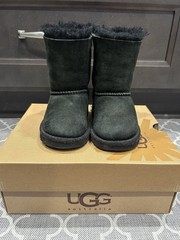 UGG Bailey Bow Kids Boots Black Suede Sheepskin Lined US 6