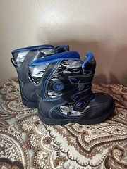 Rugged Outback Camo snow cold weather boots blue black and grey size 5 kids