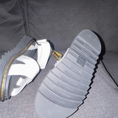 Dr. Martens VOSSIE J Strappy Leather Sandals Unisex Kids Hook & Loop size 3