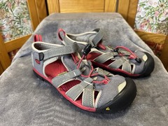 KEEN Childrens Seacamp Sandals Grey Red Sz 4 Outdoor Camping Hiking Trail Swim
