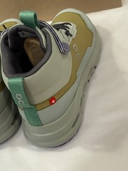 On Cloudhero Mid Waterproof Hiking SZ 11.5 Kids Safari/Mineral 3KD30012065