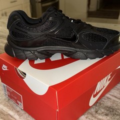 NIKE BIG Kids‘ V5 RNR Sneaker Size 5Y Brand New In Box