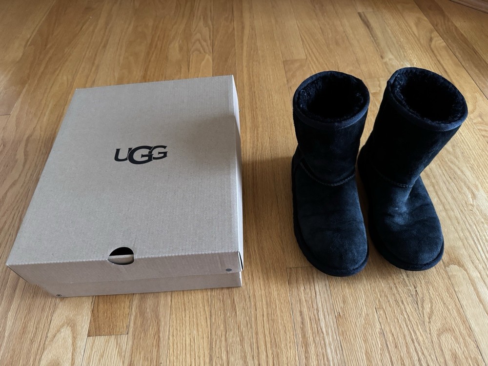 UGG Kids Classic II Boot Black Short Boots Size 3 1017703K