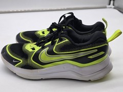 Nike Cosmic Runner Shoes Youth 5Y Black Running Sneakers HM4402-005 Damage