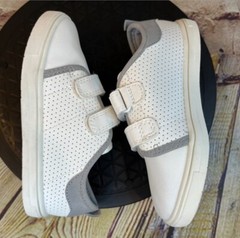 Carter’s Kids White Double Hook and Loop Low Top Simple Joys Sneakers Size 10