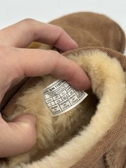 UGG Classic Mini II Youth Chestnut Sheepskin Boots Size 1 Winter Cozy 1130750K