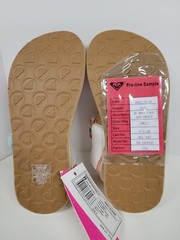 (Mismatched Color): Roxy Kids Rainbow Sandals Youth Size 1 Sample