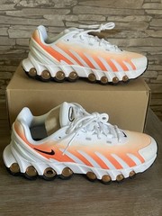 BRAND NEW Nike AIR MAX DN8 YOUTH Sneaker´s HF7310-100 White/Orange 6.5Y/Women 8