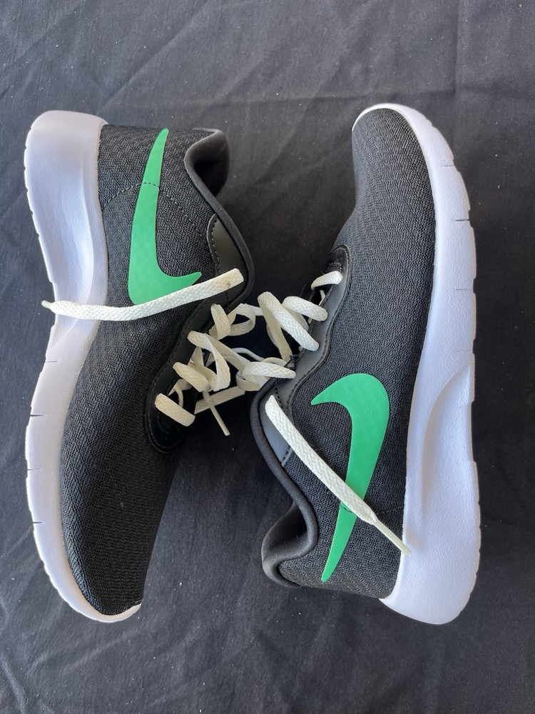 Nike Tanjun EasyOn ‚Black Stadium Green DX9041-004 Sz 3.5y No Shoe Box