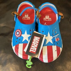 Marvel x Crocs Echo Clog Captain America Kids size 6 (crocs j6) jibbitz shown