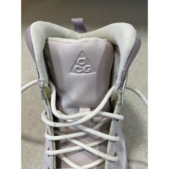 Nike ACG-Woodside 2 High Top Boot Sneaker Light Violet Youth Size 7 (HF0767 200)