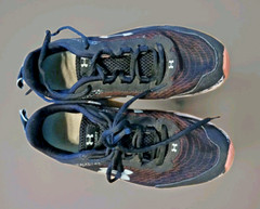 Under Armour Assert Paint Splatter black tile blue shoes youth size 7Y