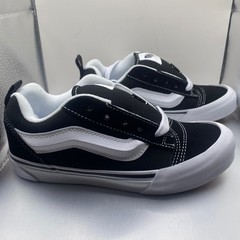 NEW Vans Knu Skool Black White Kids Size 2.5 Low Top Skate Shoes Sneakers