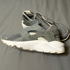 Size 6 (GS) – Nike Huarache Run * No Laces*
