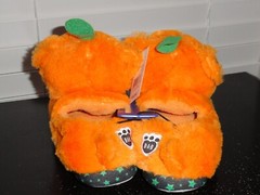BUILD-A-BEAR WORKSHOP CHARACTER SLIPPERS 2018 HALLOWEEN PUMPKIN BEAR SZ M(12-13)