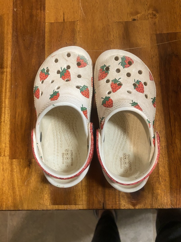 Crocs Kids Size 9 Iconic Strawberry Glitter