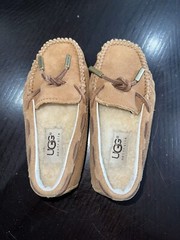 NWOB TODDLER US SIZE 10 CHESTNUT UGG DAKOTA SUEDE SHEEPSKIN MOCCASINS SLIPPERS