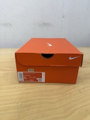 Nike Team Hustle D 10 GS Sneakers Grey Beetroot CW6735-007 Youth Sz 5Y Women 6.5