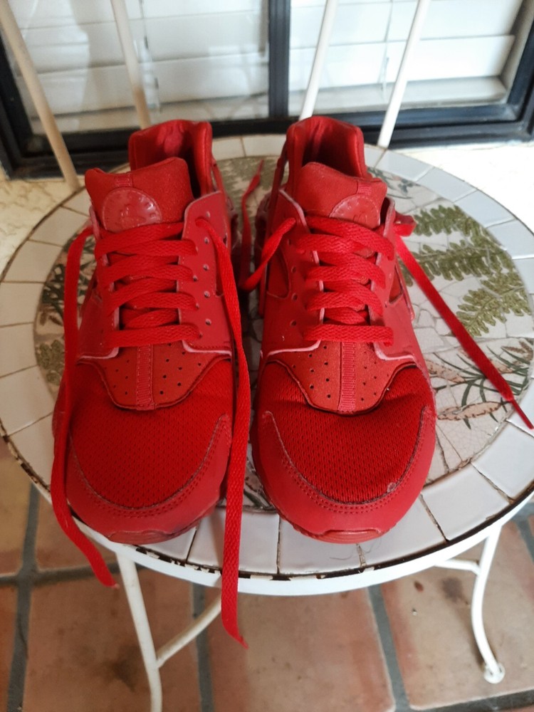 Nike Air Huarache Run Triple Red Running Shoes Style 654275-600 Youth Size 7Y 