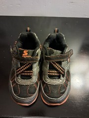 kids starter sneakers Size 9