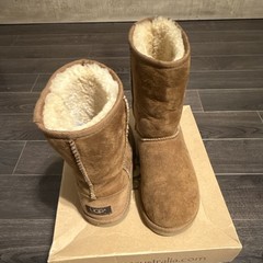 UGG Australia Kid’s Classic Chestnut Shearling Lined Suede Boots Size 6