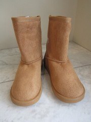 NIB FabKids Fuzzies Basic Fuzzy Sand Children’s Boots Shoes Size 1