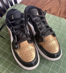 EUC Jordan 1 Low GS Shoes Gold Toe Sneakers, Youth 4Y